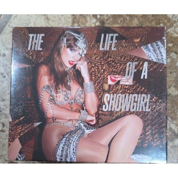 THE LIFE OF A SHOWGIRL: IT'S BEAUTIFUL EDITION Limited Ed. W/bracelet - Picture 1 of 3